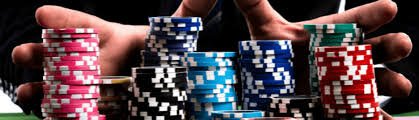 Tangkapan layar meja dealer langsung 777 casino dengan pemain bermain blackjack